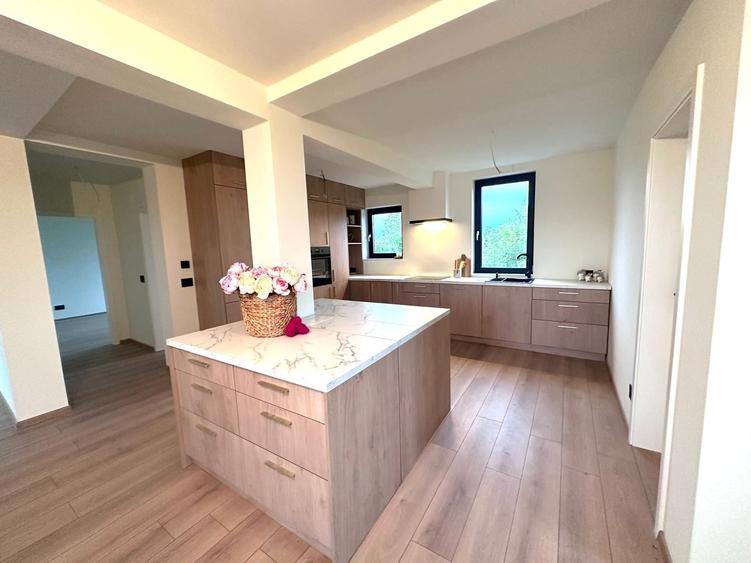 Duplex cu 6 camere cu Canalizare în Moșnița Nouă