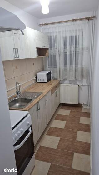 Apartament cu 3 camere semidecomandat, mobilat în Spitalul Județean