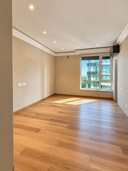 Apartament cu 4 camere decomandat în Barbu Văcărescu