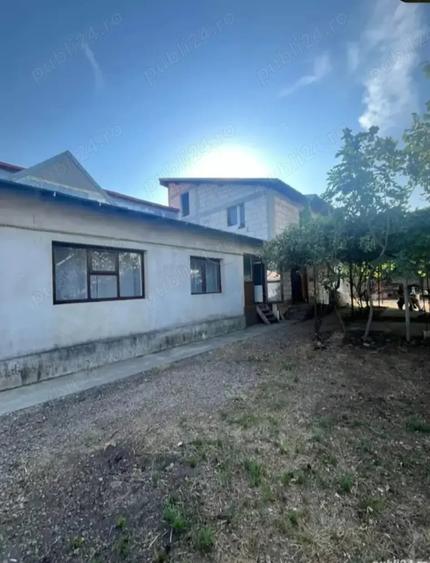Casă cu 5 camere cu Teren 900 Mp în Andrei Mureșanu