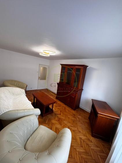 Apartament cu 3 camere decomandat, mobilat în Vasile Aaron