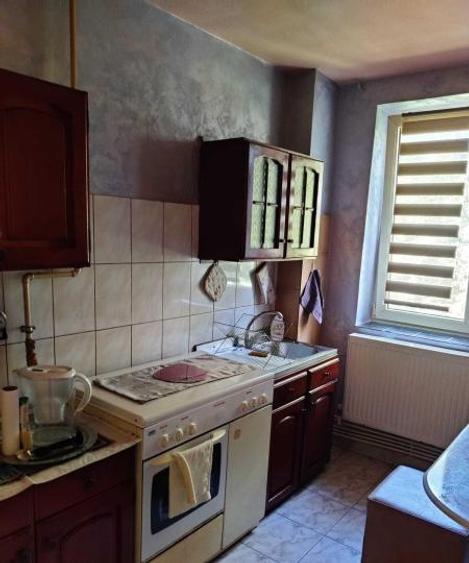 Apartament cu 3 camere semidecomandat în Abator