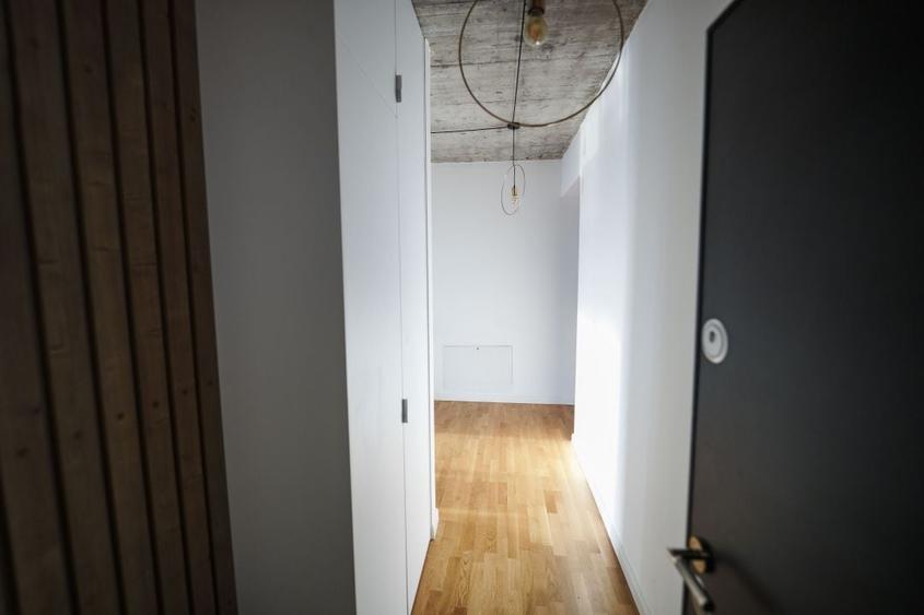 Apartament cu 3 camere semidecomandat, mobilat în Craiovița Nouă
