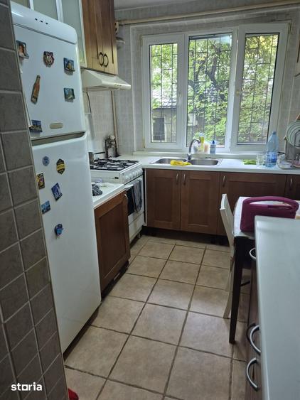 Apartament cu 4 camere semidecomandat în Militari