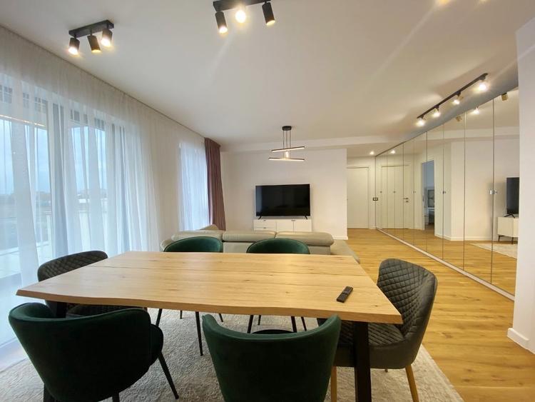 Apartament cu 3 camere semidecomandat, mobilat în P-ta Presei Libere