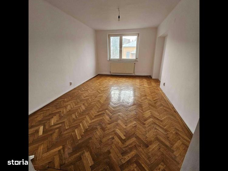 Apartament cu 4 camere în Central
