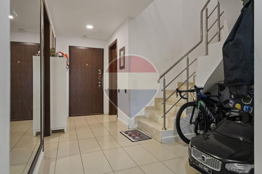 Duplex cu 4 camere cu Piscina în Ștefăneștii de Jos