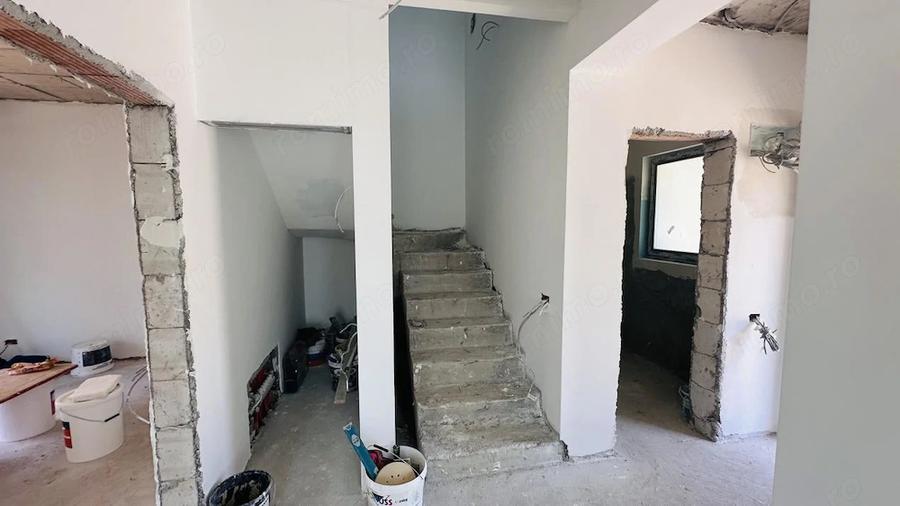 Casă cu 7 camere cu Teren 225 Mp în Chiajna