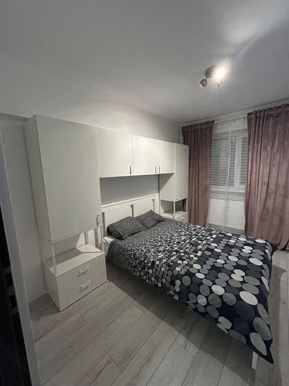 Apartament cu 3 camere decomandat în Drumul Taberei