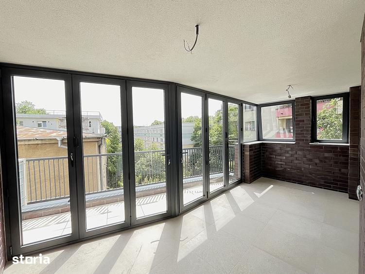 Apartament cu 4 camere semidecomandat în Floreasca