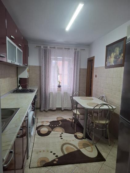 Apartament cu 3 camere decomandat în Exterior Vest