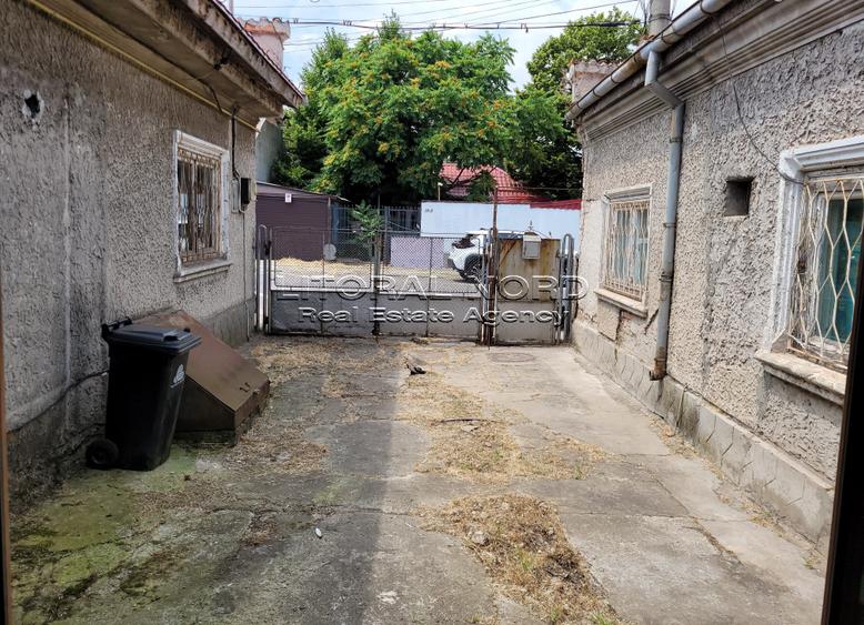 Casă individuală cu 6 camere cu Canalizare în Coiciu