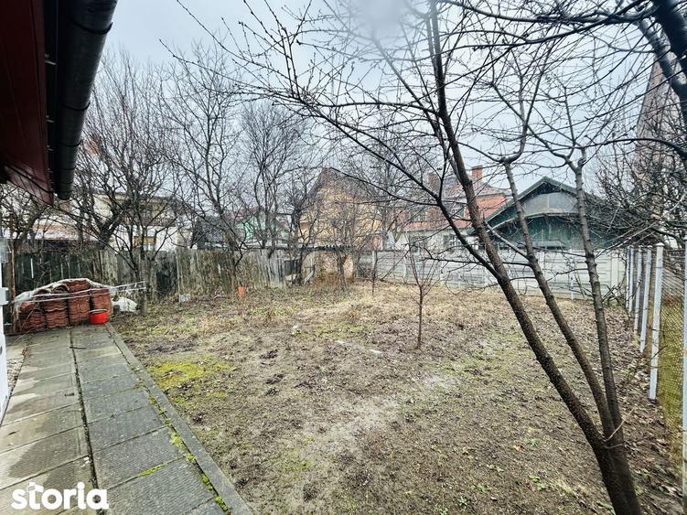 Casă cu 7 camere cu Canalizare în Sub Arini