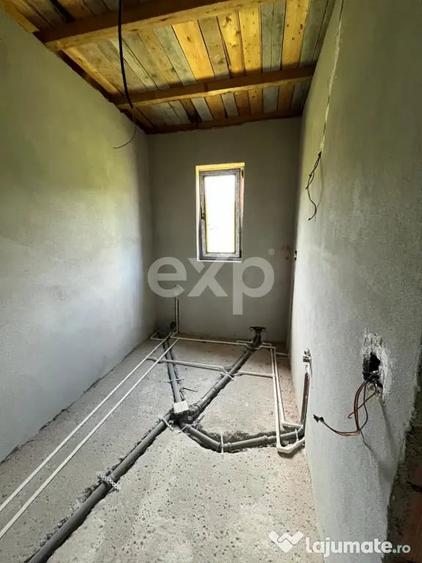 Casă cu 4 camere cu Teren 3400 Mp în Pucioasa-Sat
