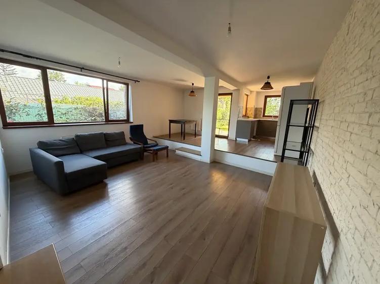 Duplex cu 5 camere cu Canalizare în Central