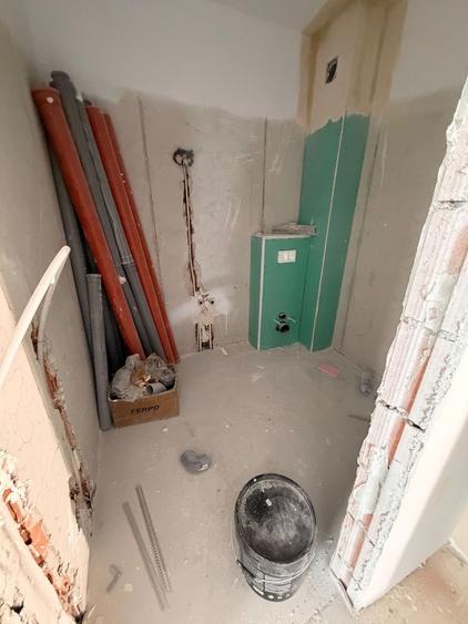 Apartament cu 4 camere decomandat în Drumul Taberei