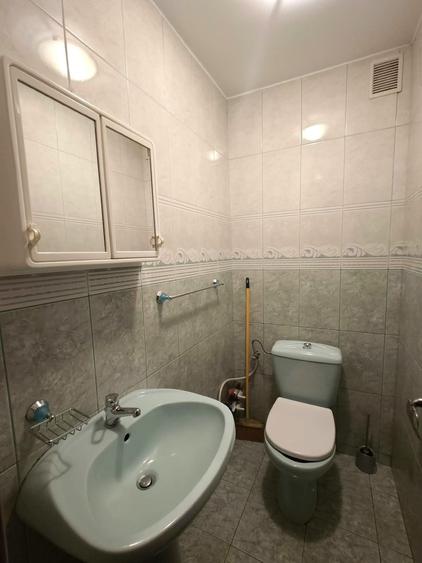 Apartament cu 3 camere decomandat în Berceni