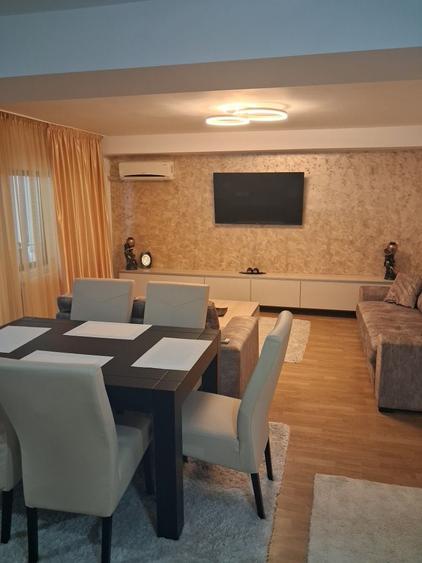 Apartament cu 3 camere decomandat în Exterior Vest
