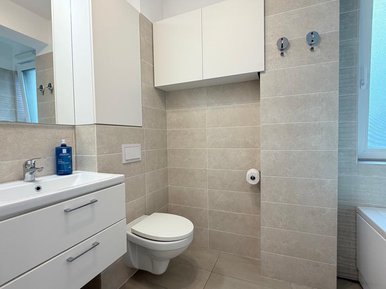 Apartament cu 2 camere decomandat în Girocului