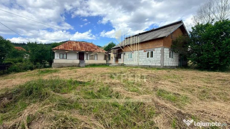Casă cu 3 camere cu Teren 6997 Mp în Bughea de Sus