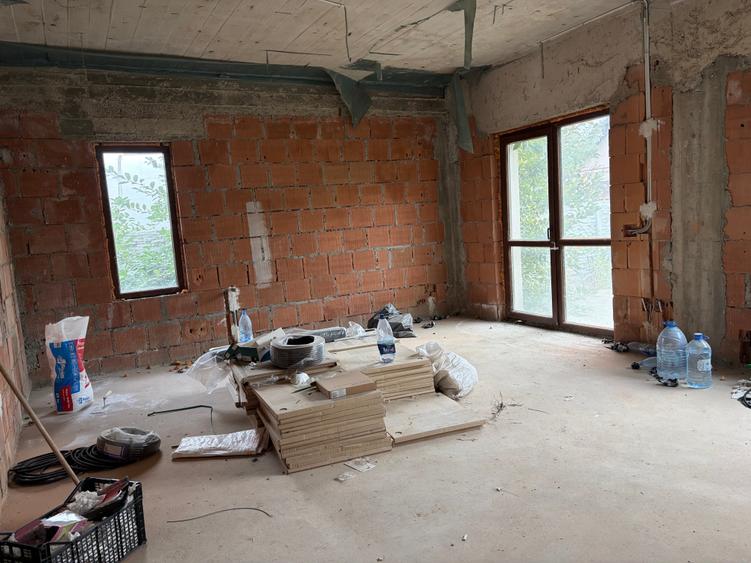 Duplex cu 4 camere cu Teren 250 Mp în Domnești