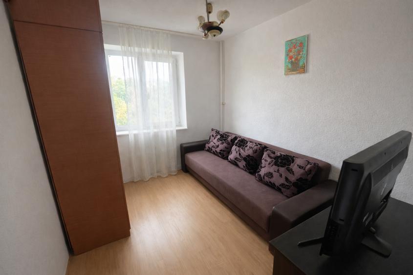 Apartament cu 3 camere semidecomandat, mobilat în P-ța Reșița