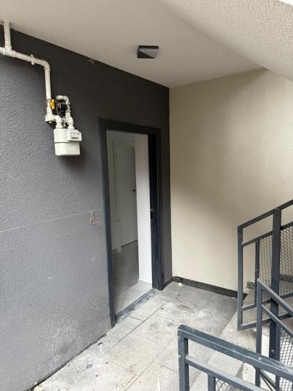 Apartament cu 6 camere decomandat în Clăbucet