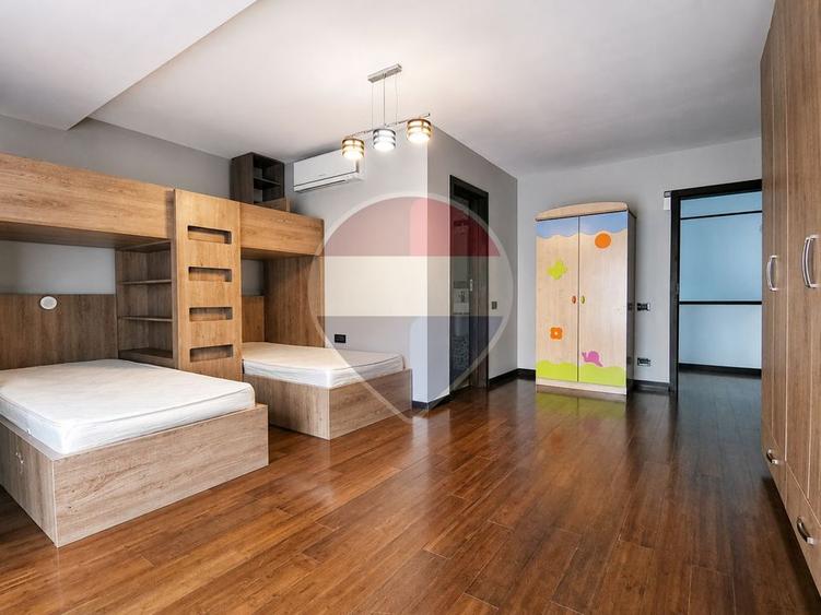 Casă individuală cu 6 camere cu Teren 1010 Mp în Noua