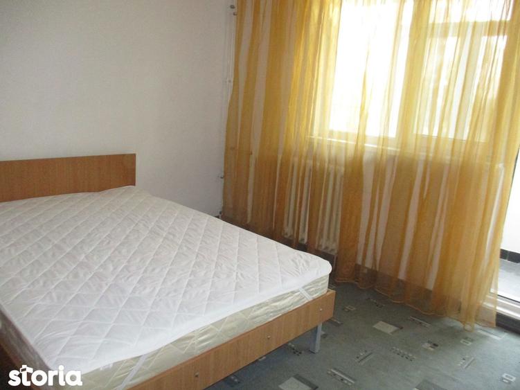 Apartament cu 3 camere decomandat în Drumul Taberei — fotografia 1