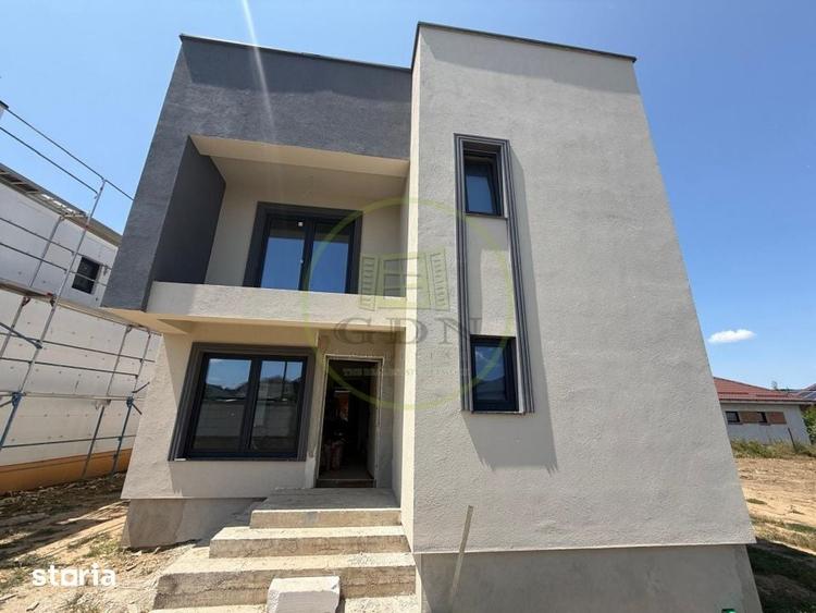 Casă cu 5 camere cu Teren 270 Mp în Malu Mare