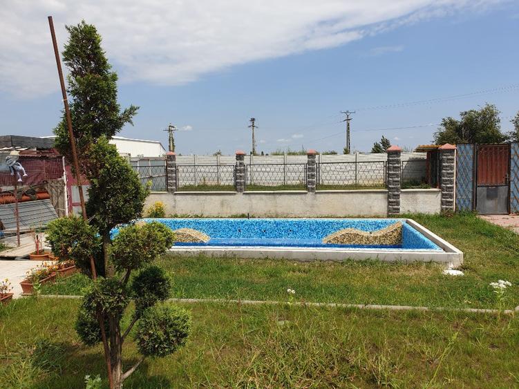 Casă cu 5 camere cu Teren 2600 Mp în Central