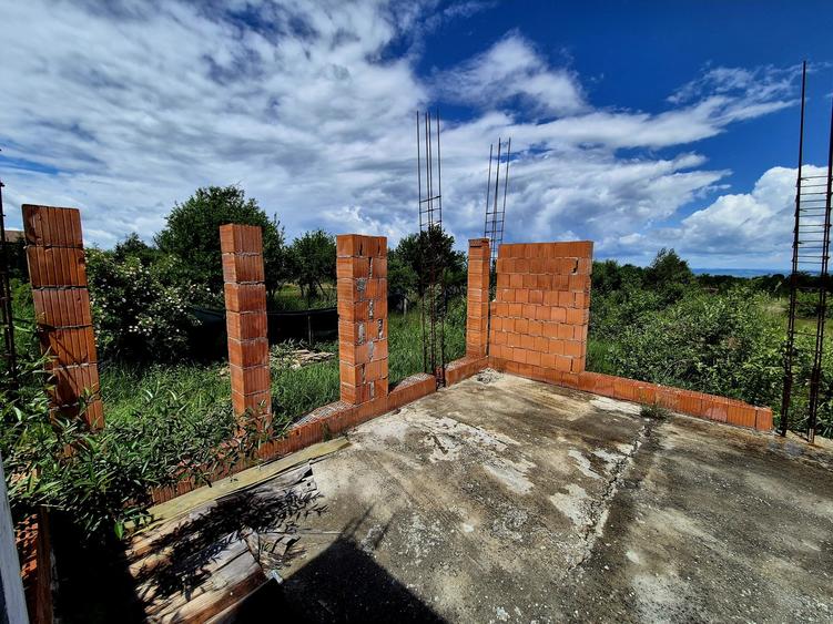 Casă individuală cu 3 camere cu Teren 4542 Mp în Sâmbăta de Sus