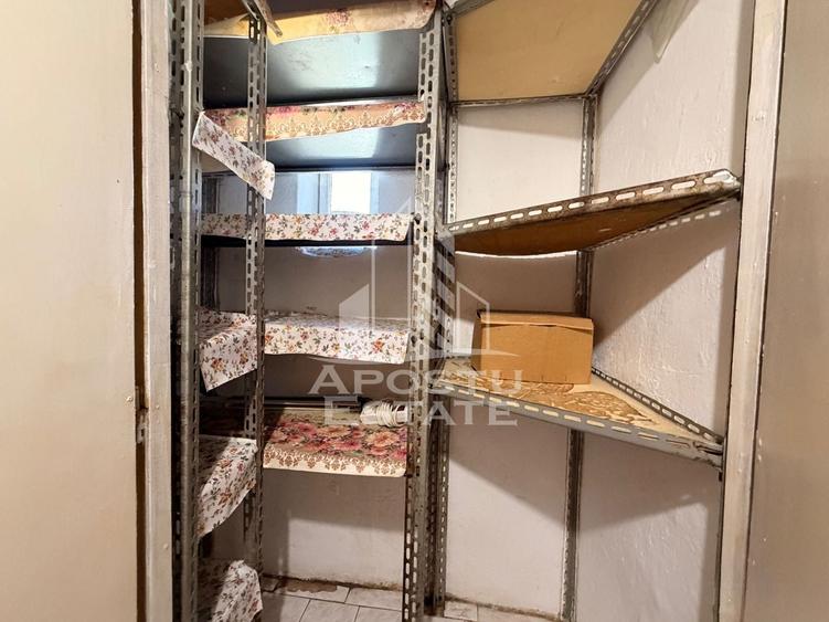 Apartament cu 3 camere semidecomandat, mobilat în Complex Studențesc