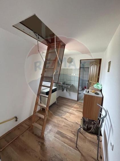 Casă cu 2 camere cu Teren 1043 Mp în Est