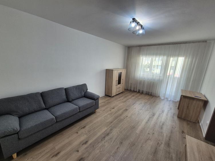 Apartament cu 2 camere decomandat în Teiul Doamnei