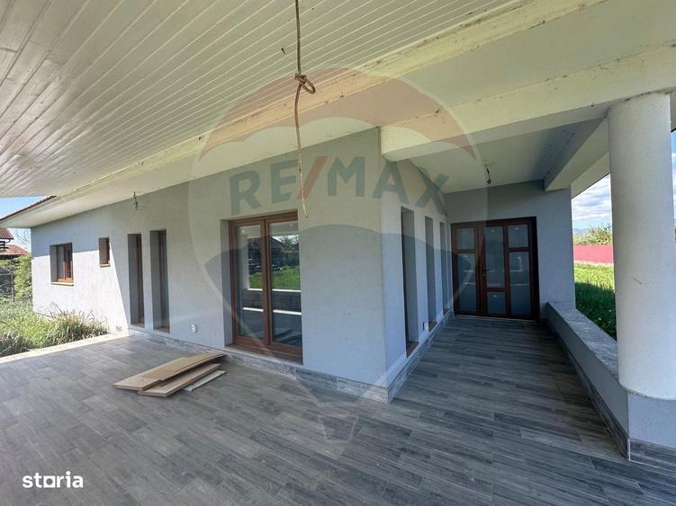 Casă cu 4 camere cu Teren 718 Mp în Central