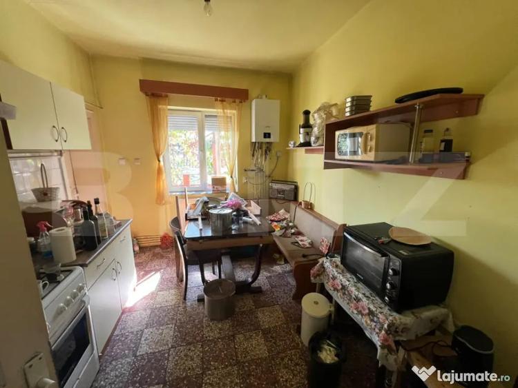 Apartament cu 3 camere decomandat în Central