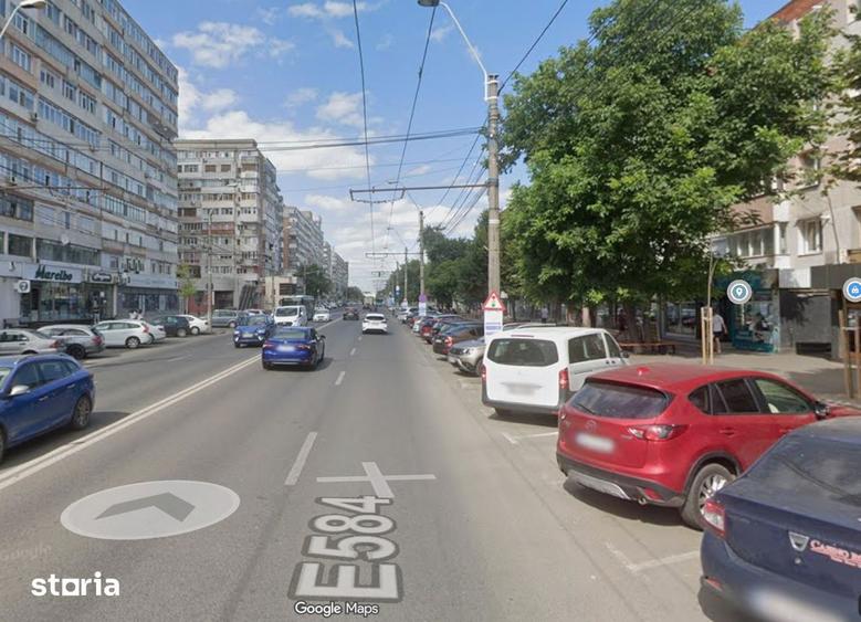 Apartament cu 3 camere semidecomandat în Micro 19