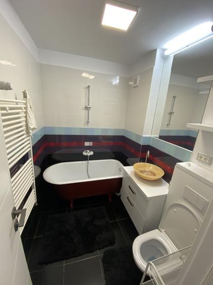 Apartament cu 3 camere decomandat, mobilat în Medicină