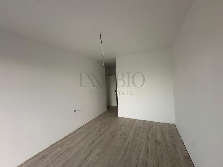 Apartament cu 3 camere semidecomandat în Sisești