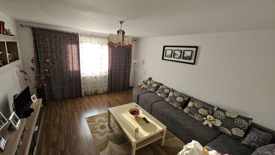 Casă cu 4 camere în Ologeni