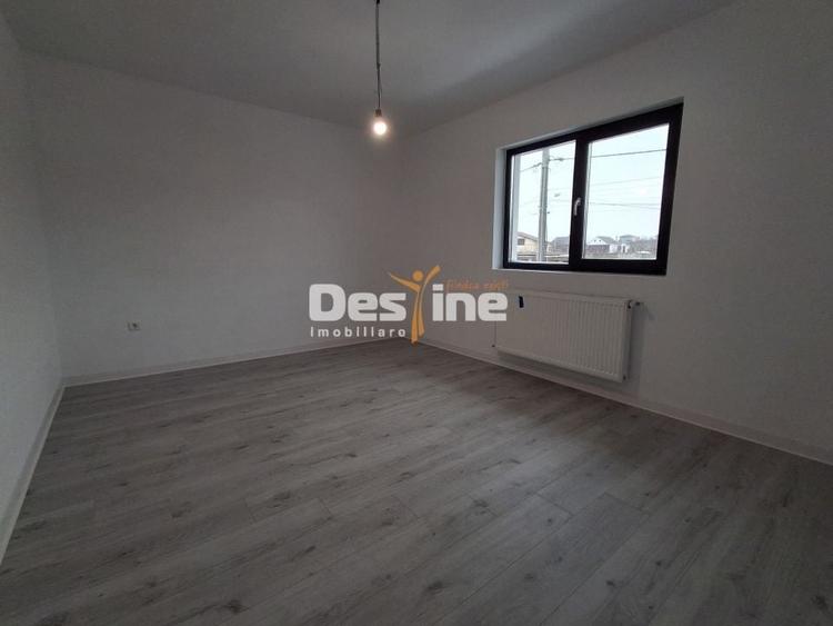 Duplex cu 4 camere cu Canalizare în Valea Adâncă