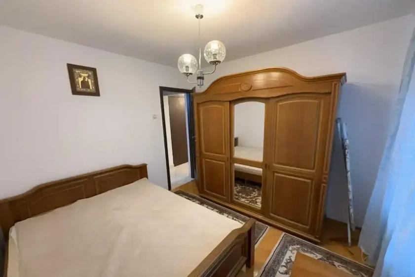 Apartament cu 3 camere decomandat, mobilat în Sebastian