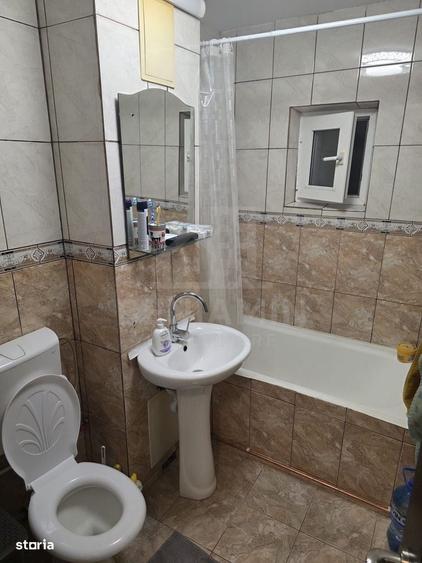 Apartament cu 2 camere semidecomandat în Craiovița Nouă