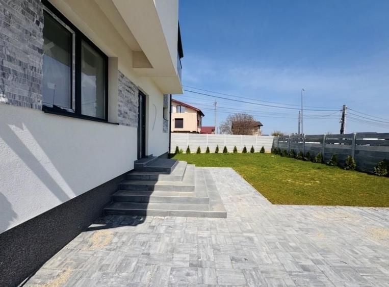 Casă individuală cu 4 camere cu Canalizare în Domnești