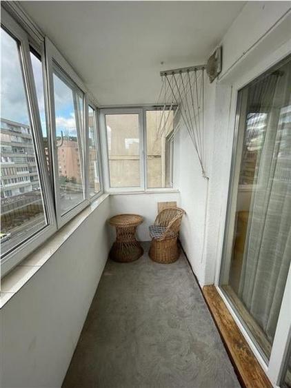 Apartament cu 4 camere decomandat în 1 Decembrie 1918