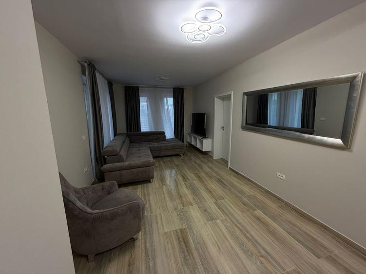 Casă individuală cu 4 camere cu Canalizare în Ghiroda