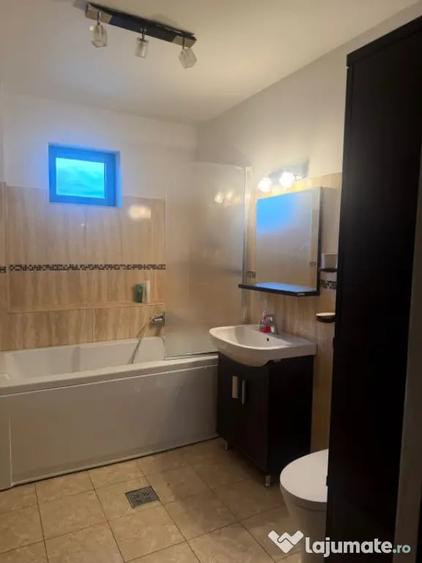 Apartament cu 3 camere decomandat în 1 Mai