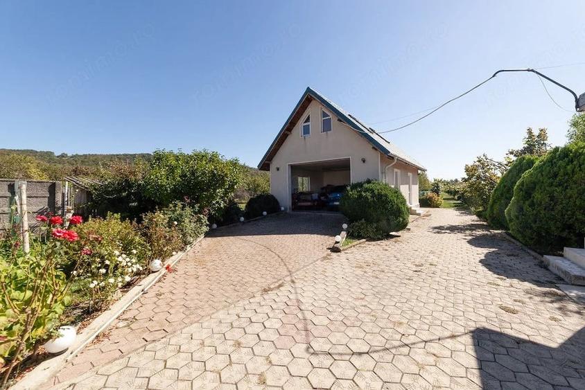 Casă cu 2 camere cu Teren 5000 Mp în Dârmănești