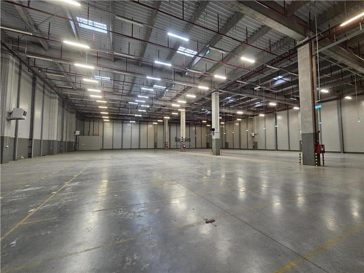 Spațiu industrial, de 3,000 mp, în Periferie